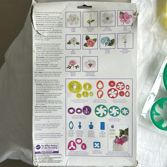 Wilton Gum Paste Outs Piece 28 PC GP Flowers Cut Out Set - Picture 10 of 10